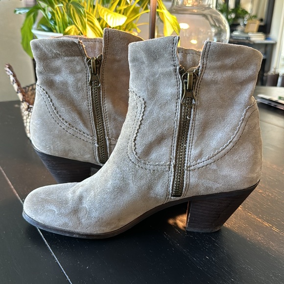 Sam Edelman sz. 10 Fringe gray suede booties - Picture 2 of 9